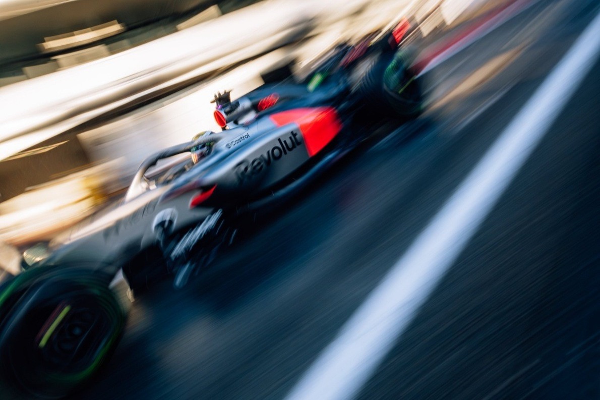  - Hangerőt fel – így muzsikál az Audi első F1-es autója Barcelonában (videó)