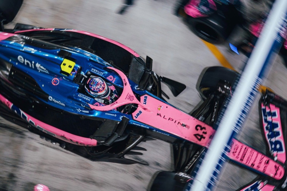  és  - Egy új korszak kezdete: beindították az Alpine Mercedes-motoros A526-osát