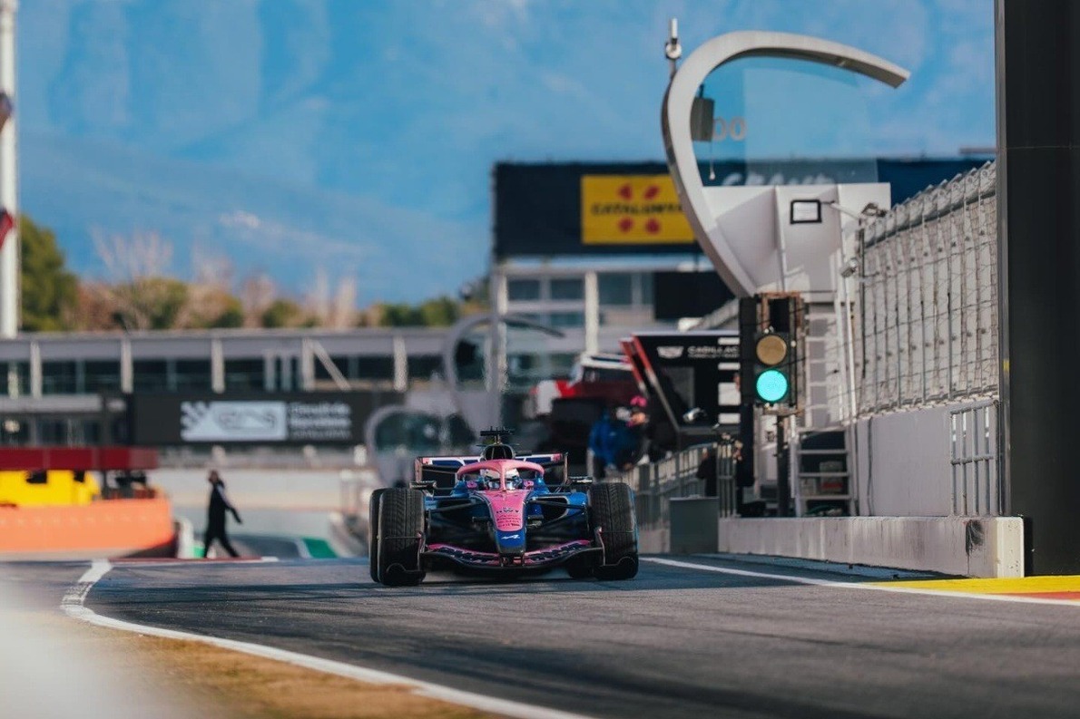 Példátlan biztonsági intézkedésekkel védi a barcelonai F1-es teszteket a szervezőgárda (videó)