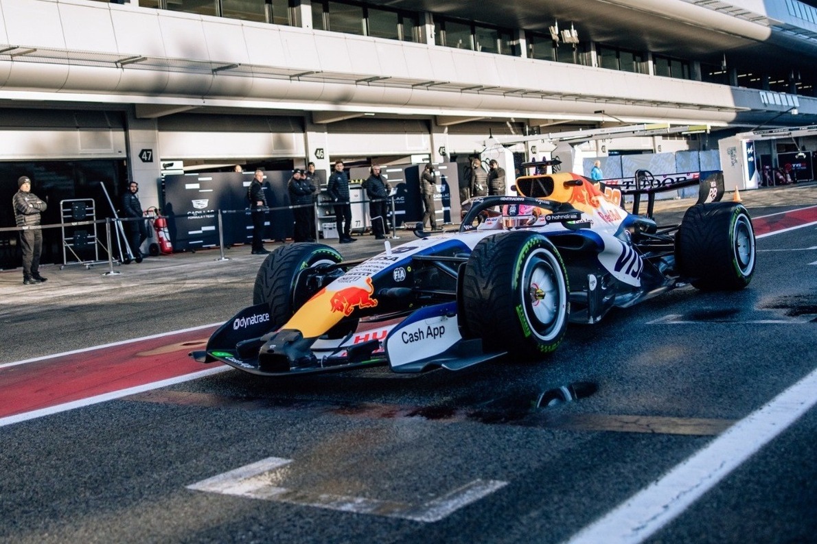  és  - Jól vizsgázott a Red Bull új motorja a barcelonai első teszten