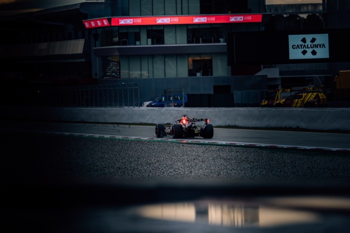 és - Előkerült egy közeli fotó Hadjar balesetéről - veszélyben a folytatás?