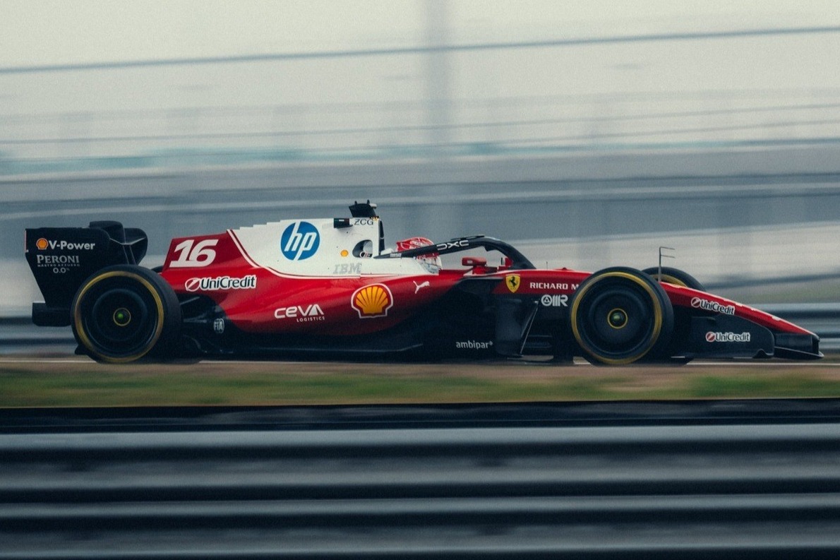  és  - Olasz sajtó: Az SF-26 a valaha készült egyik legszebb Ferrari, és egyben a remény jelképe is