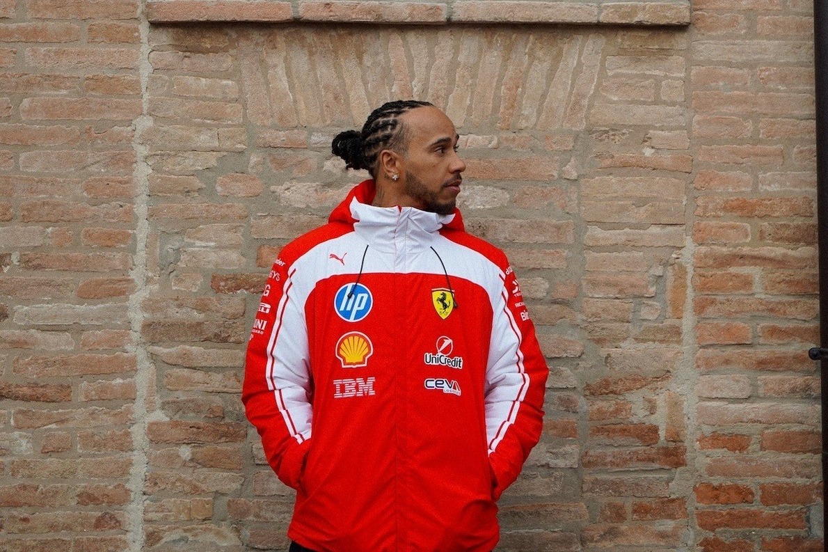  és  - Hamilton mosolya és a nyugalom jelei: erősen kezdett a Ferrari Barcelonában