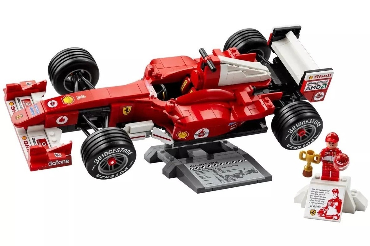  - LEGO-készlet formájában tér vissza Schumacher legendás Ferrari F2004-ese