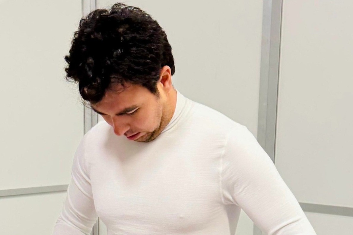 és - Ezért cserélt sisakot Verstappennel Sergio Pérez – új korszak kezdődik