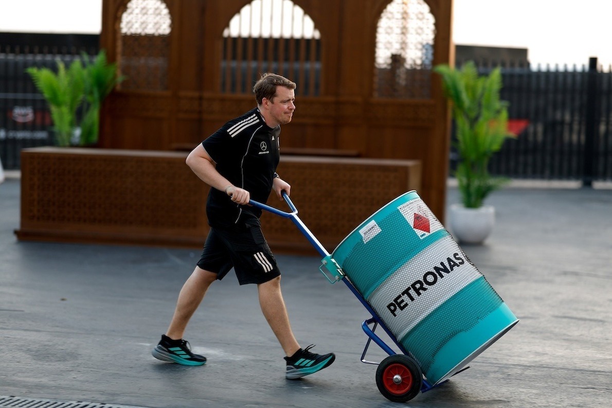 Nem a motor, hanem ez a folyadék a Mercedes legféltettebb kincse idén