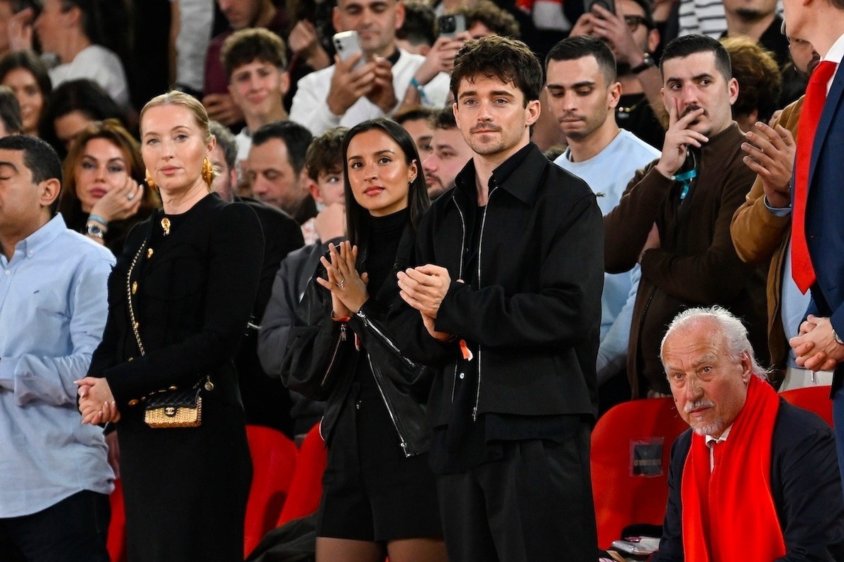 - Egy igazi V12-es ritkasággal tűnt fel Leclerc és menyasszonya Monacóban (videó)