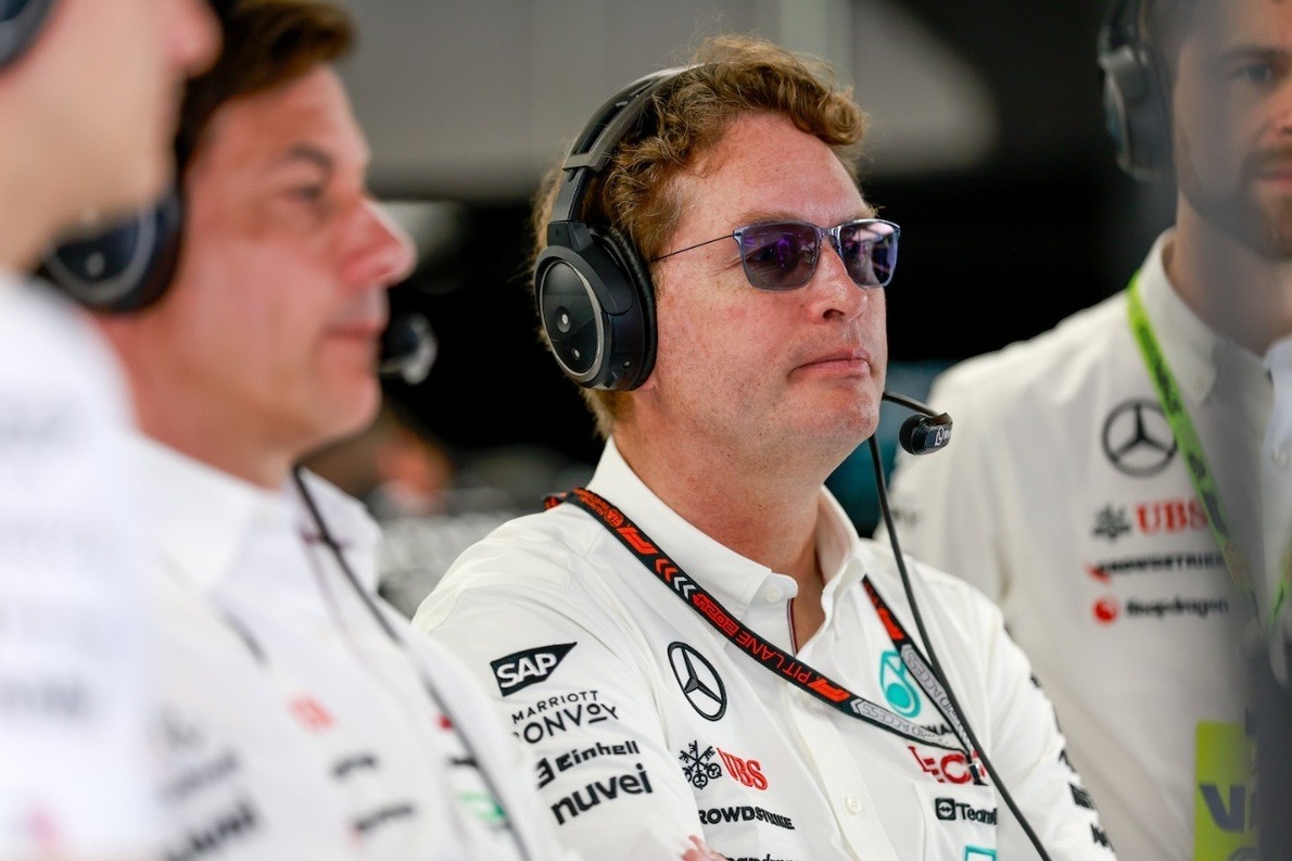 Jogi lépésekkel fenyegetőzik a Mercedes elnöke, ha az FIA betiltja a trükkös motorjukat