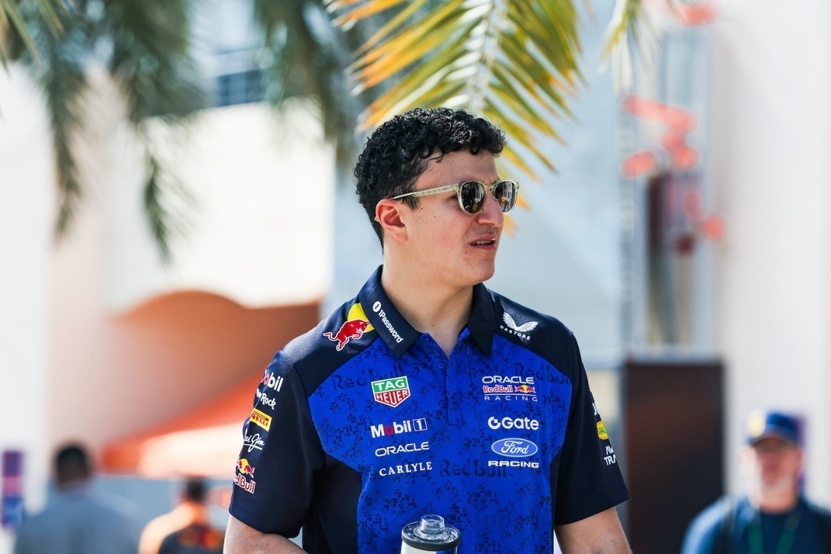 és - Elszólta magát Hadjar a Red Bull és a Ford motorjáról