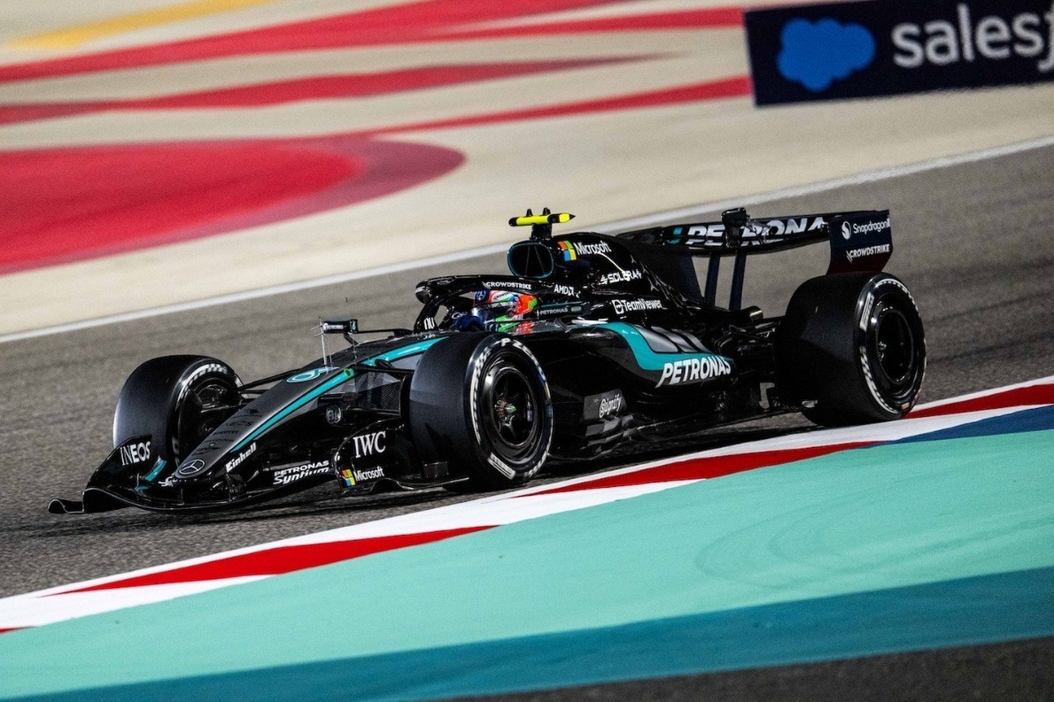 és - Bahreini teszt: A Mercedes uralta a zárónapot, a Ferrari alatt megállt a technika, az Aston Martin pedig mélyrepülésben