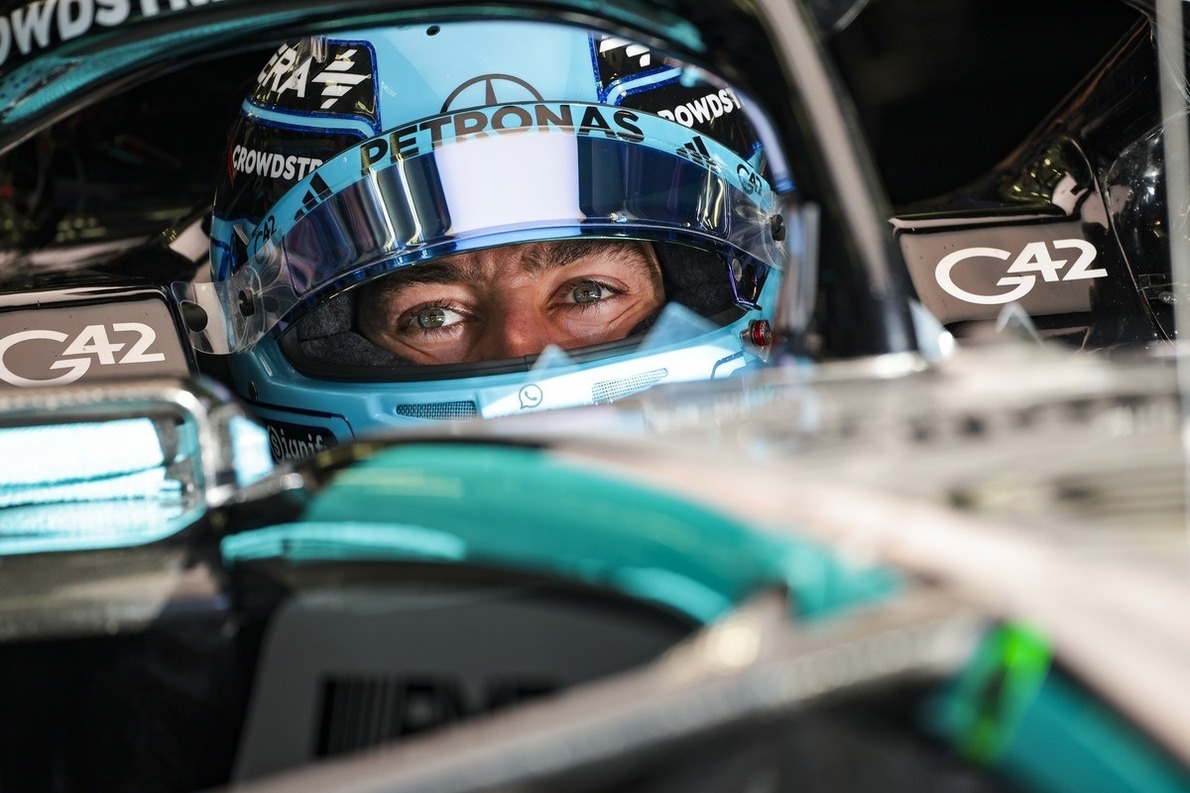  és  - F1-kommentátor: Russell „nyugodtnak tűnik”, de komoly személyes nyomás nehezedik rá