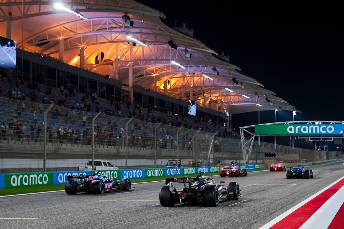 Káosz a Forma–1-ben: Rakétacsapás miatt lefújták a bahreini gumitesztet