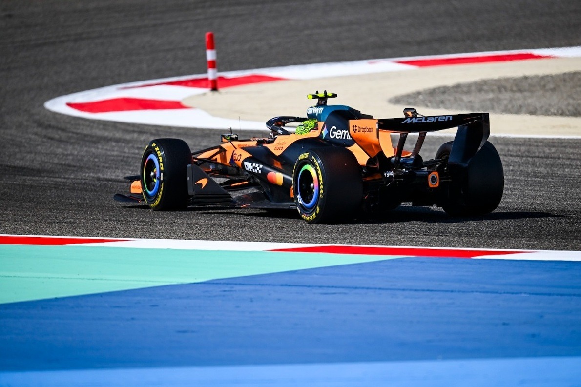 és - Norris diktálta a tempót, a mindenkit sokkoló Ferrari viszont a garázsban ragadt Bahreinben