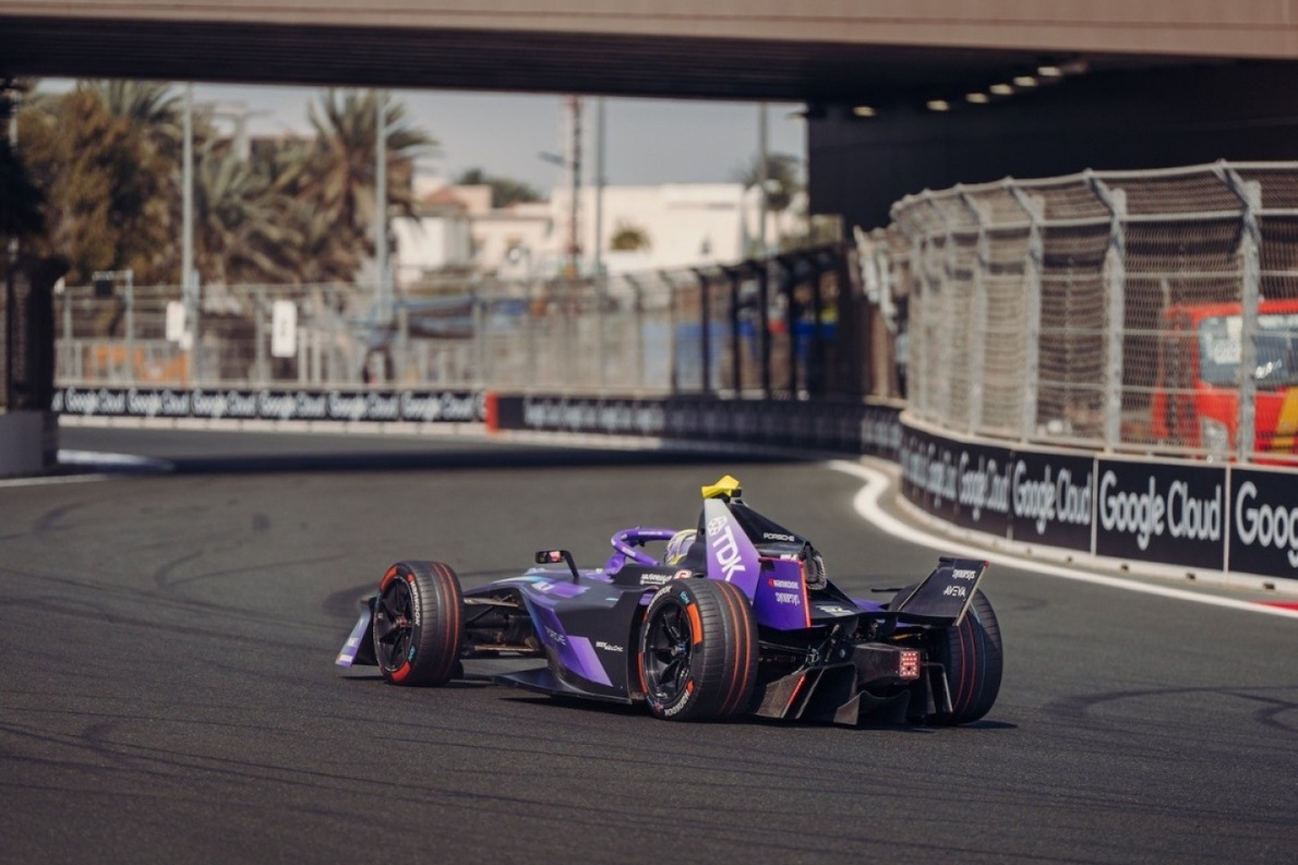 Újabb versenysorozat ajtaja nyílt meg Verstappen előtt