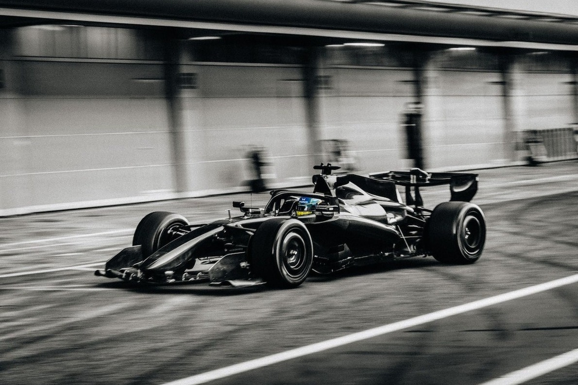  és  - "Ez az autó más szinten van" – elszólta magát az Aston Martin vezetője