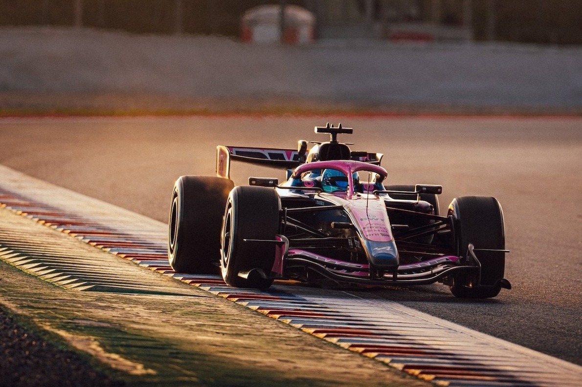 és - Meglepő „szellemszárny” borzolja a kedélyeket: az Alpine technikai húzása sokkolta a rajongókat (videó)