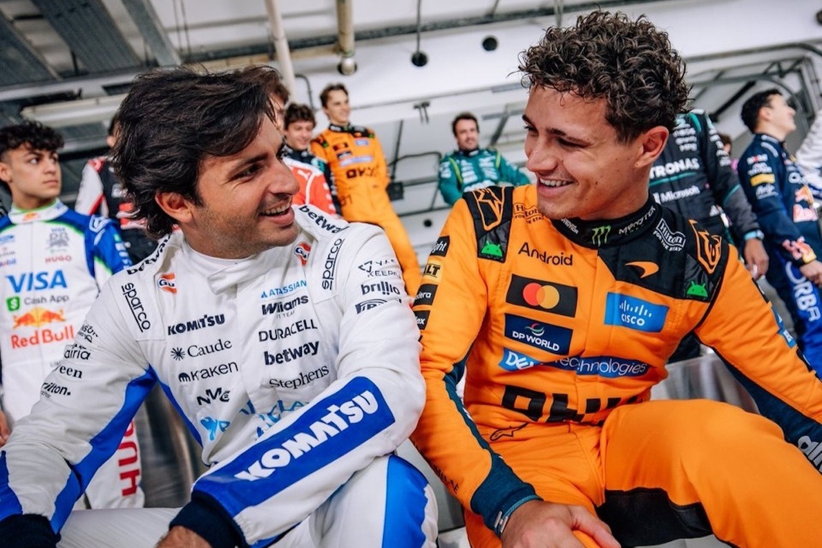 Kínosra sikerült a pilóták közös fotója, a szurkolók ízekre szedték a beállítást