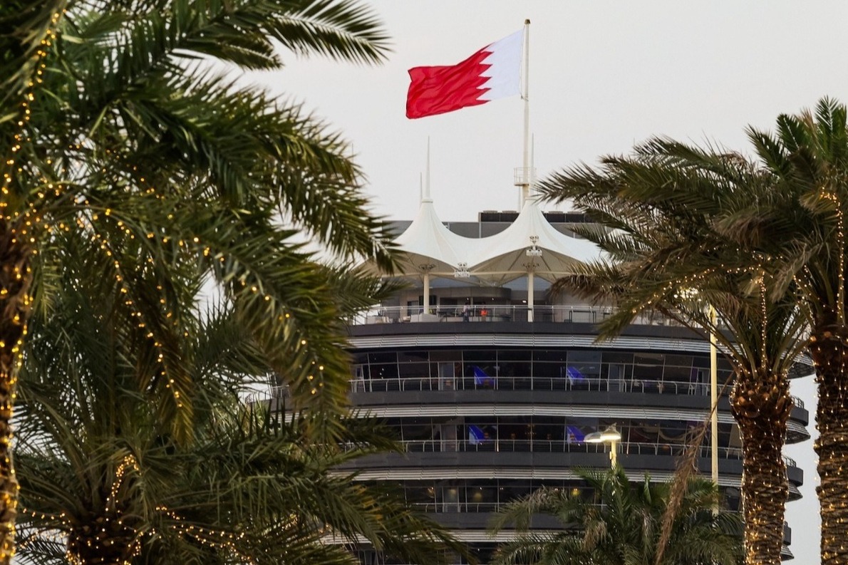  és  - Elindult a munka: Megkezdte a kipakolást a Ferrari Bahreinben (videó)