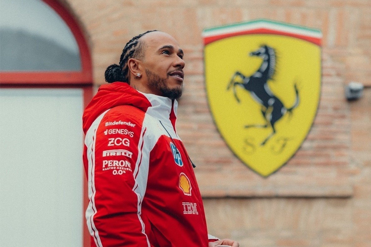  és  - Hamilton új életet kezd a Ferrarinál, de a kirakós legfontosabb darabja még mindig a levegőben lóg