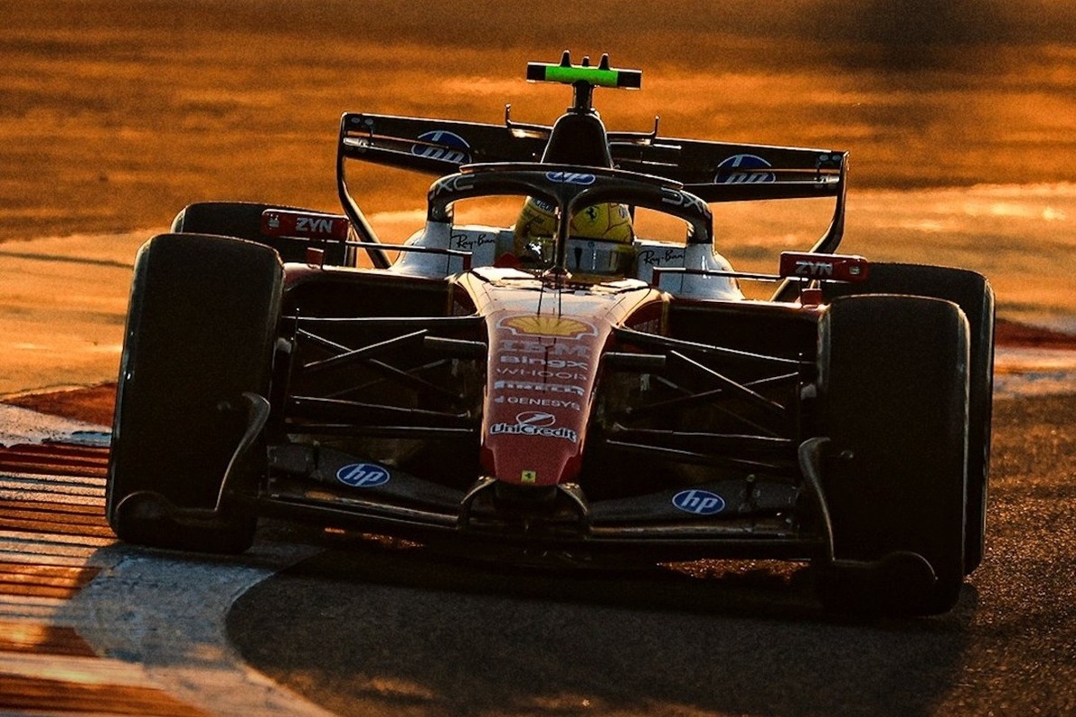 - Rejtélyes hiba és egy furcsa szárny, ilyen napja volt Hamiltonnak Bahreinben