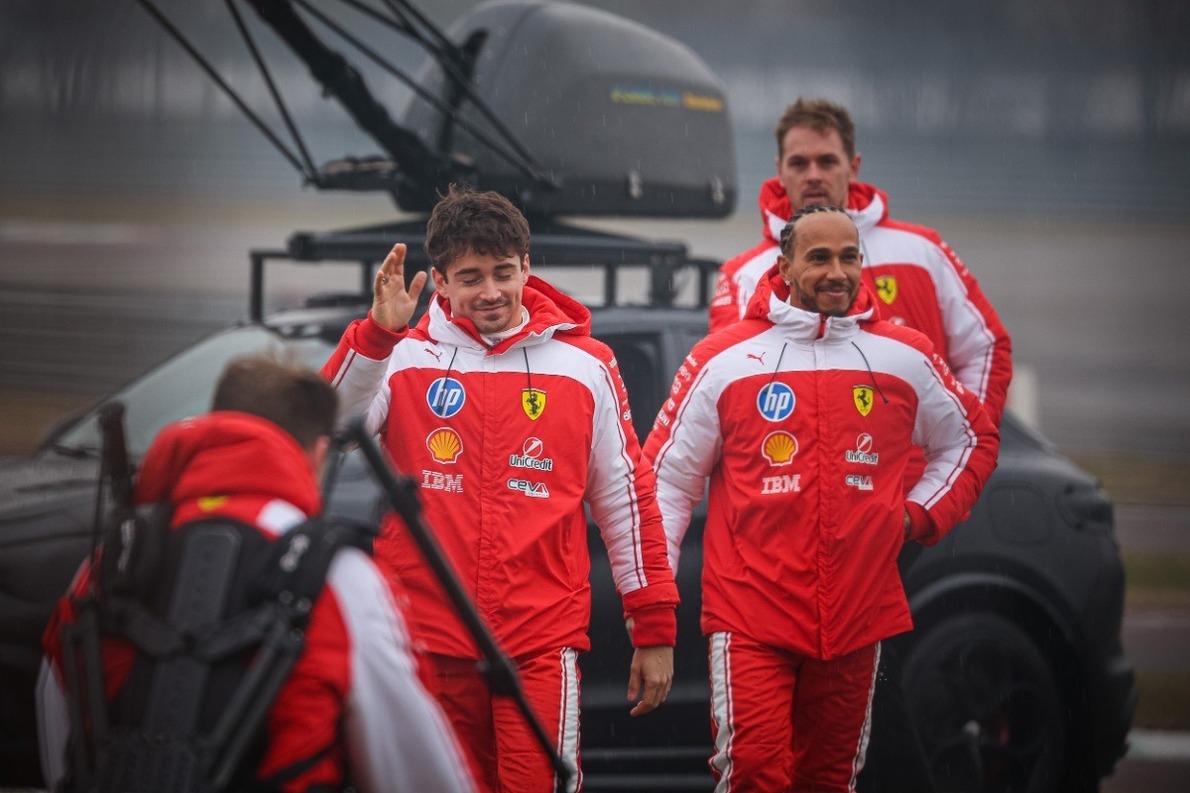 és - Hamilton: Nem szeretném megosztani a Ferrari szurkolóit egy Leclerc elleni harccal