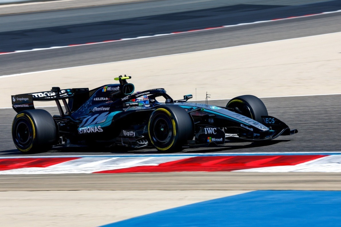 és - Az utolsó pillanatban hárult el az akadály a Mercedes és a címvédő McLaren elől