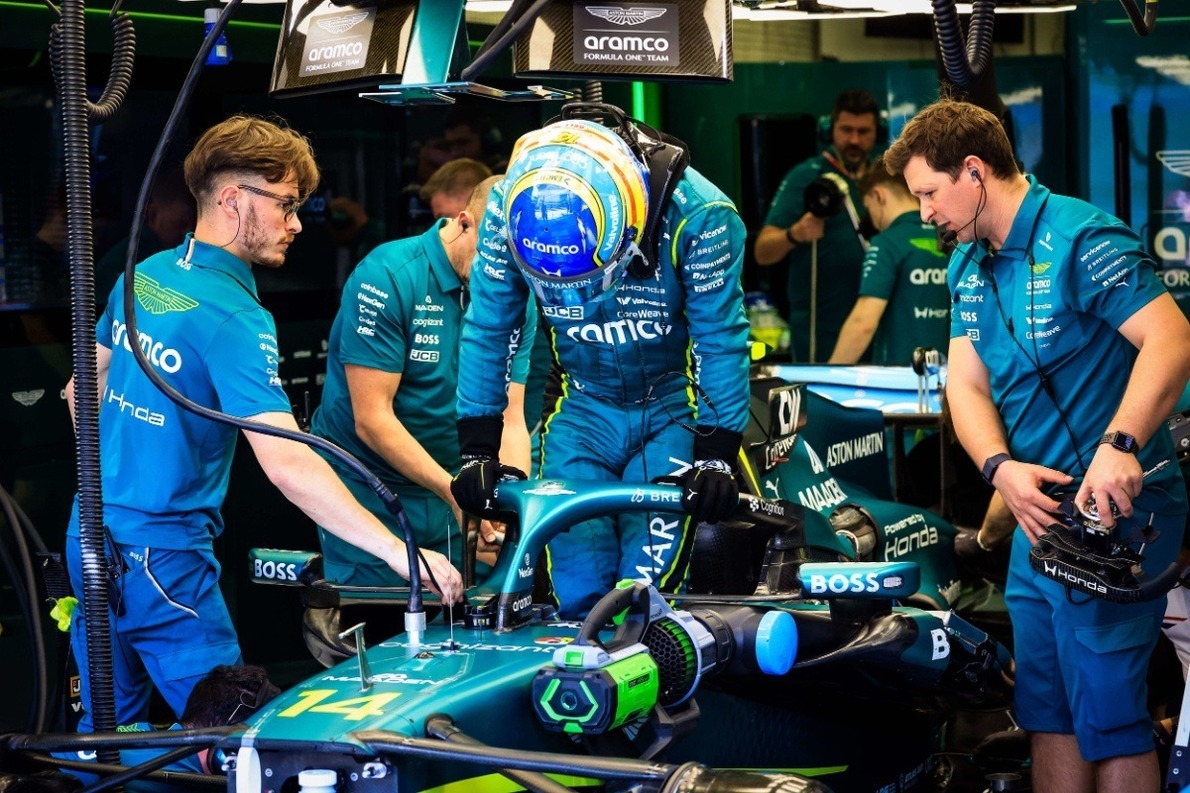  és  - Nagy a baj az Aston Martinnál: Kiderült, hány lóerős lemaradásban van a Honda