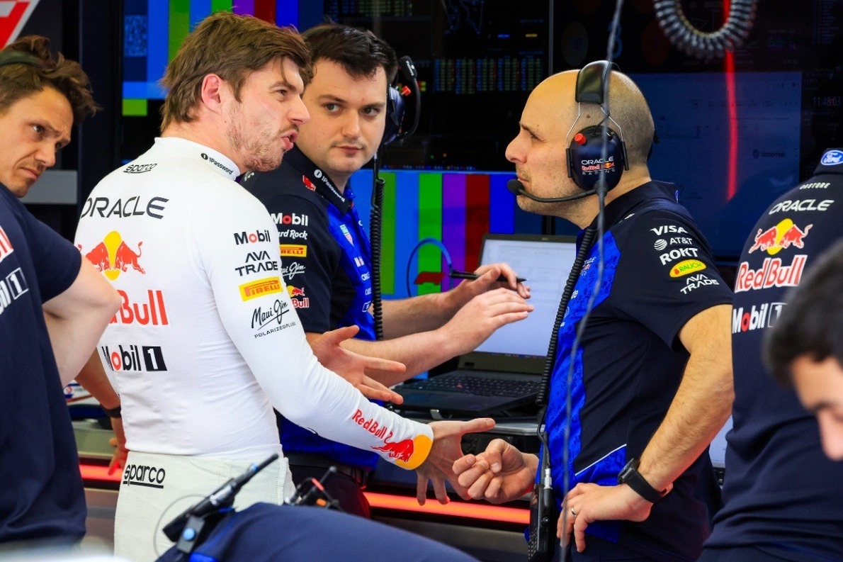  és  - „Ah, a rendszer megint összesz*rta magát" - ilyen volt Verstappen és Lambiase rádióbeszélgetése