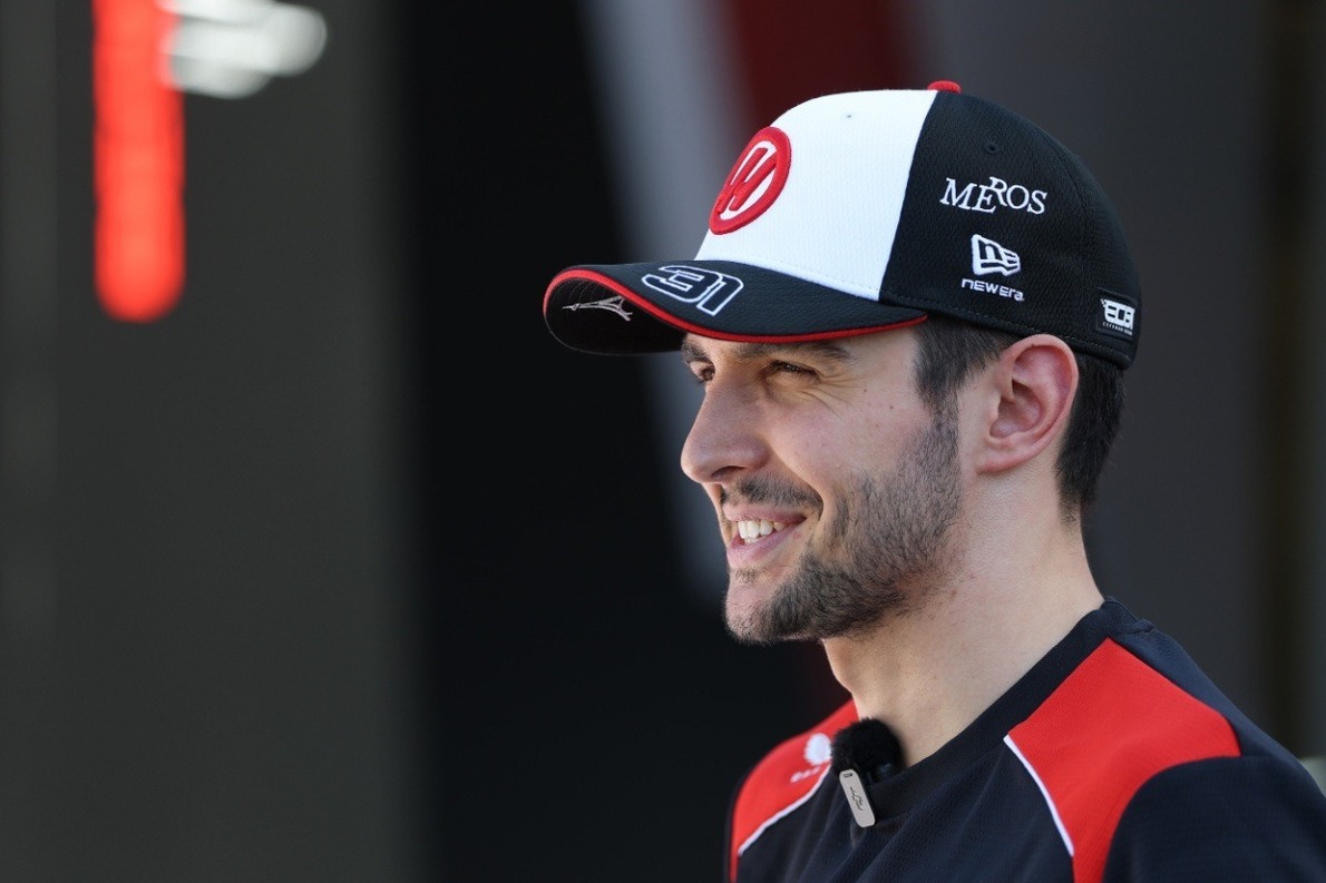  és  - Ocon szerint az Albert Park rajtja nagyobb kihívás lesz, mint Bahrein