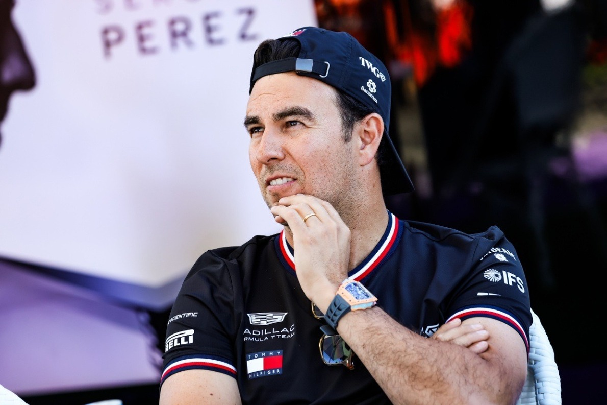  és  - Pérez kiborult Kínában, a Cadillac ismét cserben hagyta a sprint előtt