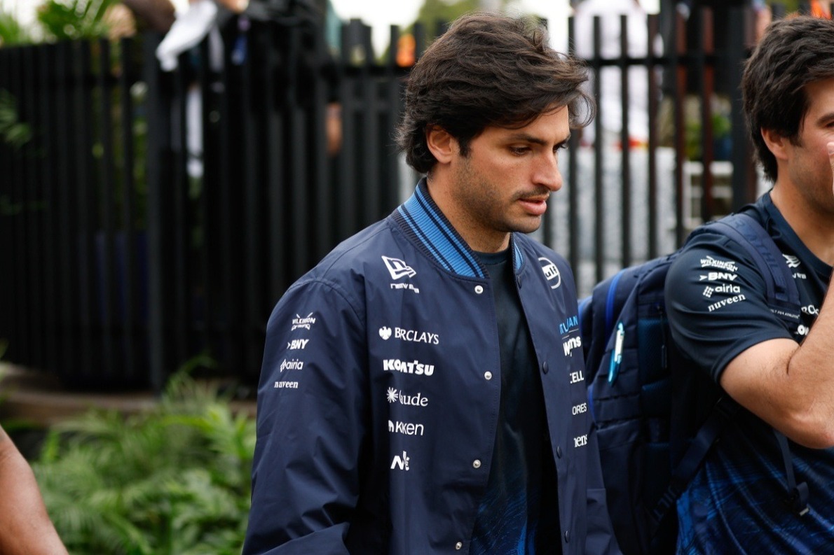  és  - Sainz rémálma Ausztráliában: „Mindent elölről kell kezdenem”