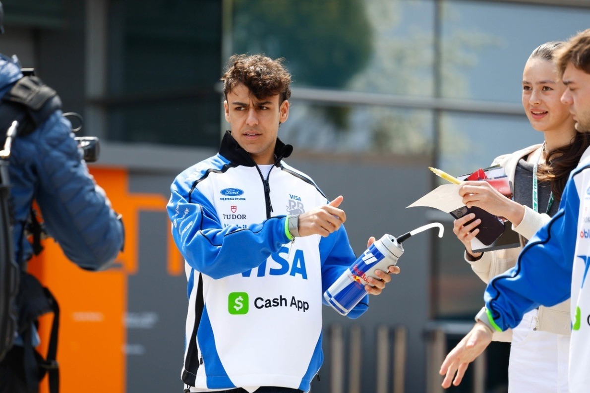  és  - Lindblad: „Hétfőn hívott Helmut Marko”