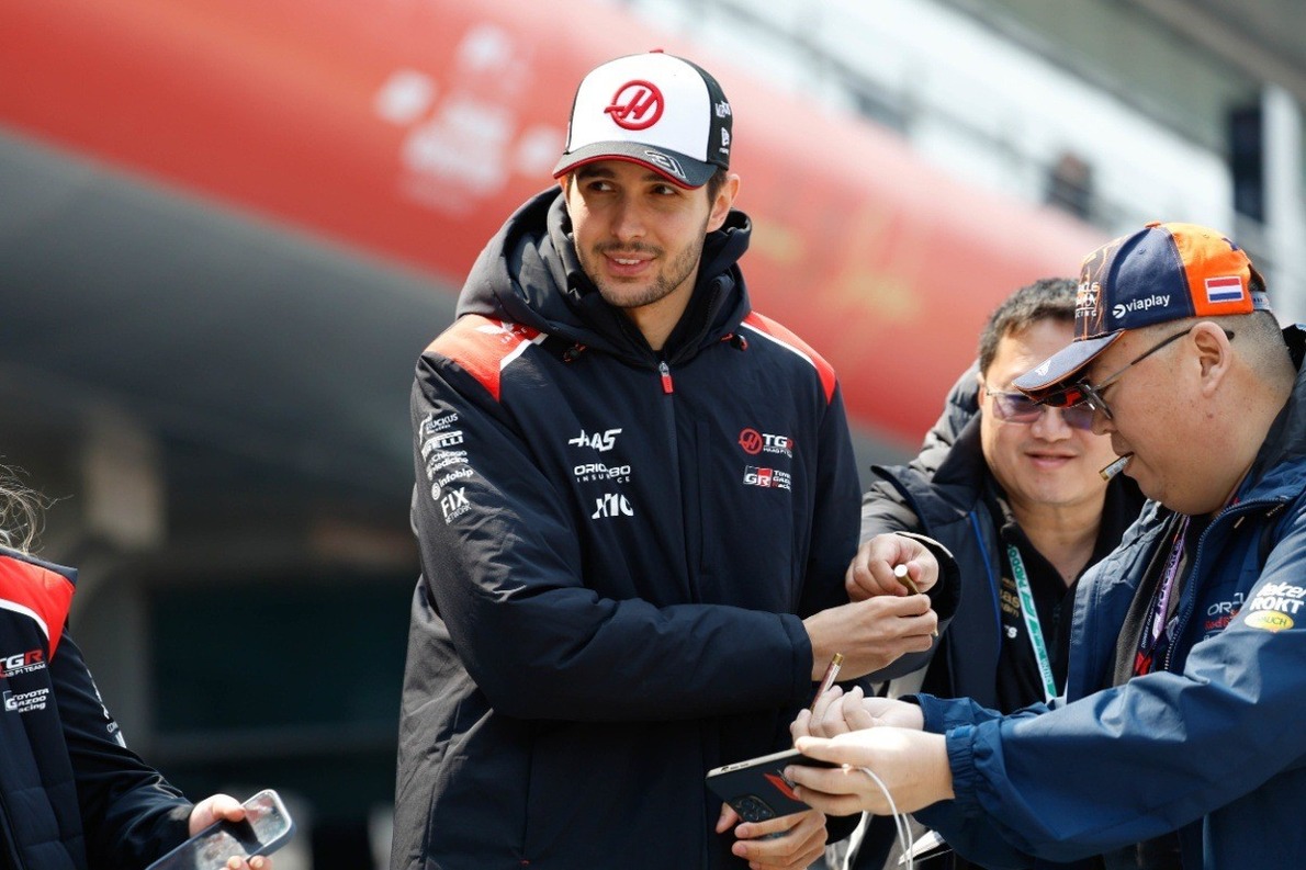 és - Ocon szerint káosz lett az előzésből 2026-ban, Perez máshogy látja