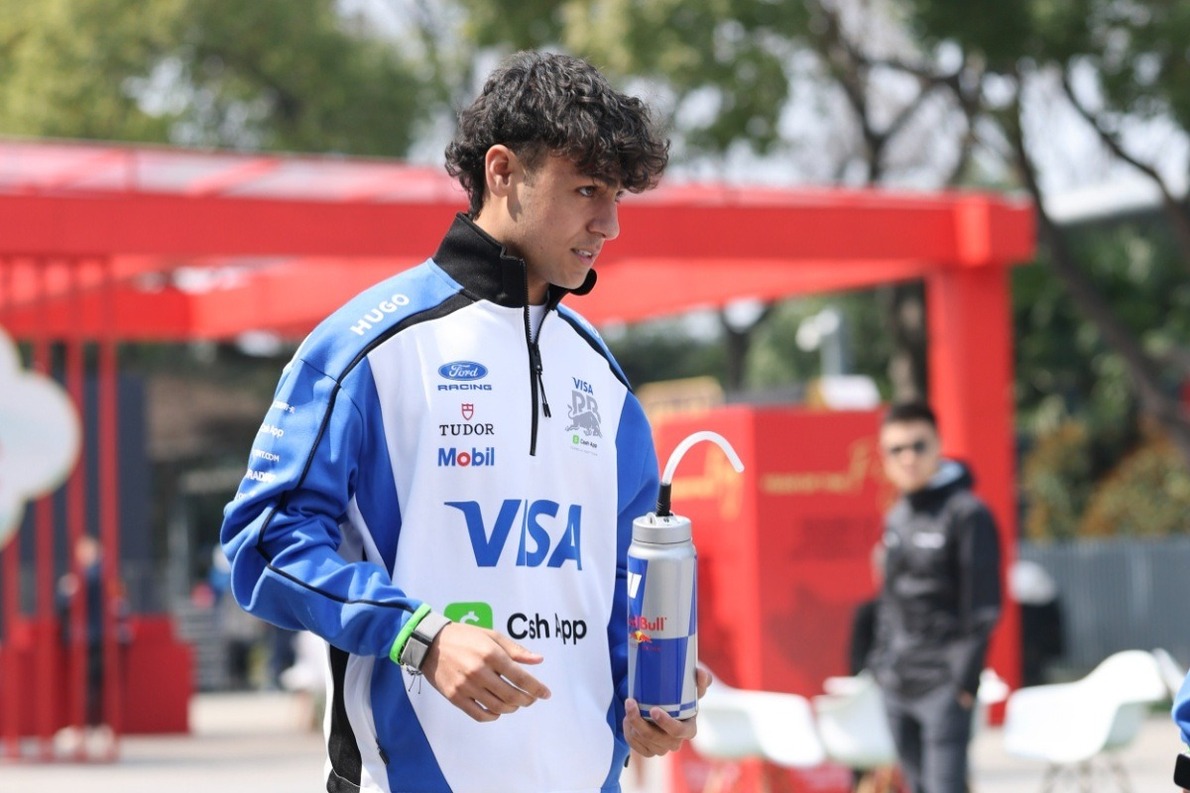  - „Teljesen más a hangulat” – Az F1 egyetlen újonca máris érzi a különbséget