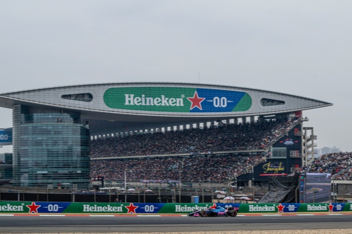  és  - Alonso és Ocon szerint a kínai F1-es futam látványos fejlődésen ment keresztül