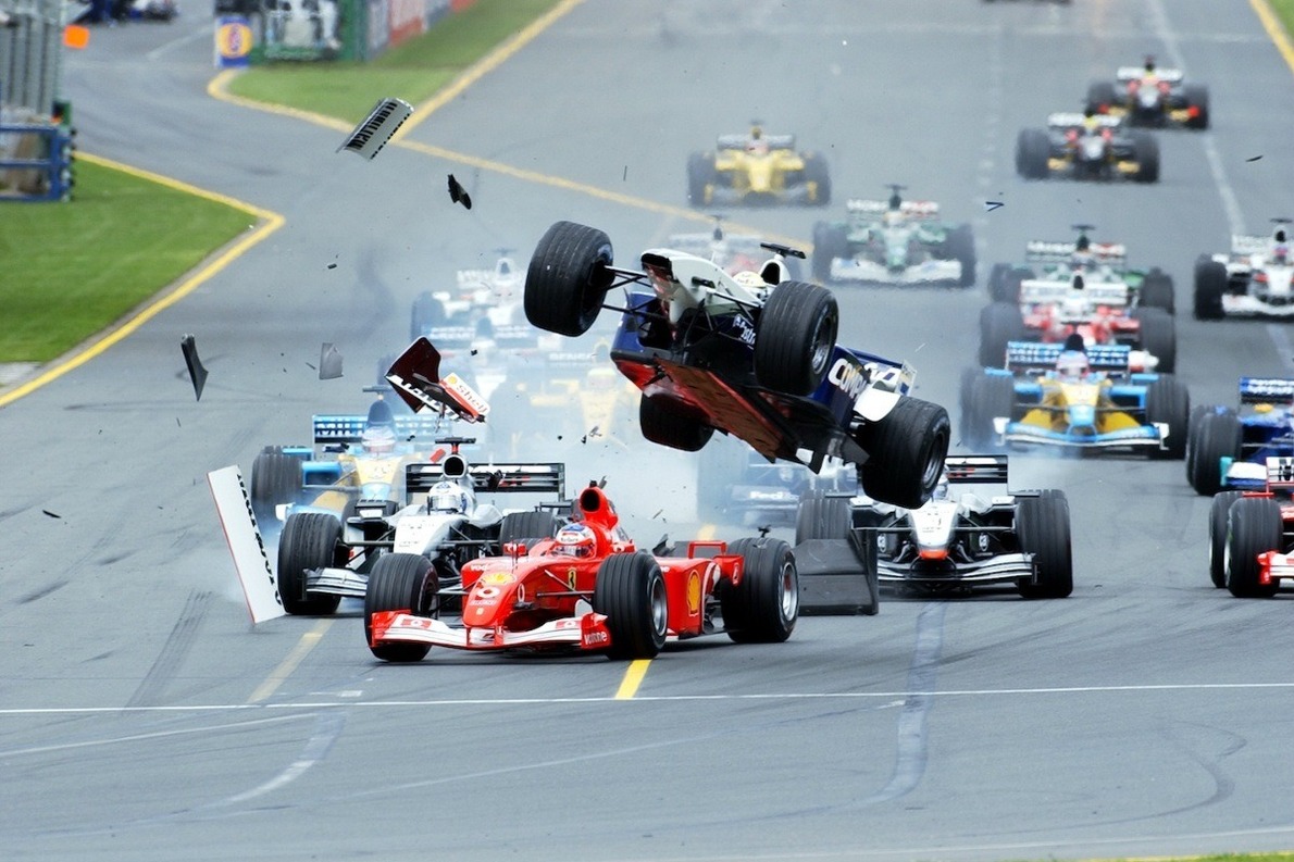 Amikor az egyik Schumacher repült, a másik pedig a régi Ferrarival nyert Melbourne-ben (videó)