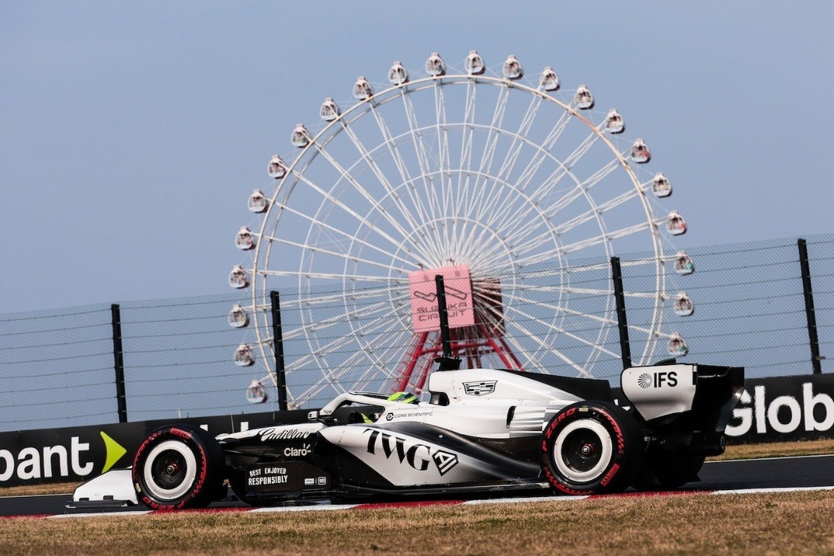  és  - Fél másodpercet bukott körönként, mégis legyőzte az Aston Martint a Cadillac Szuzukában