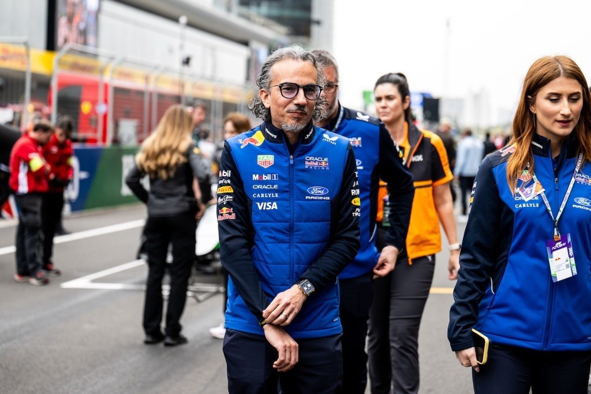 és - Menekülőre fogta a Red Bull Kínában: Verstappen kiesése után eltűnt a csapatvezető