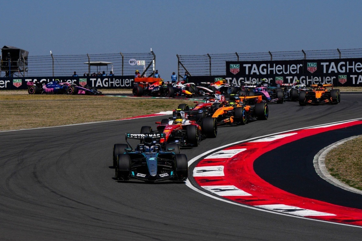 és - Íme, a 2026-os Kínai Nagydíj sprintfutamának hivatalos végeredménye!