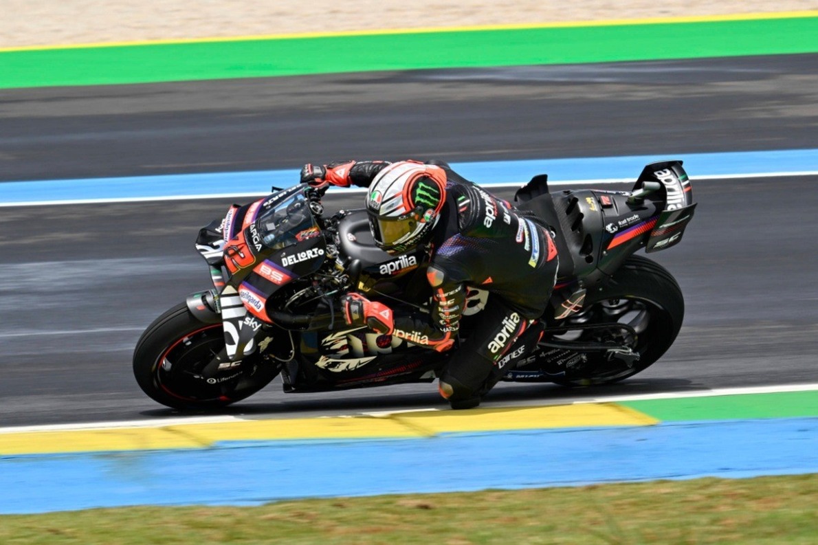 Bezzecchi megállíthatatlan volt Brazíliában – lerövidített futamon tarolt az Aprilia