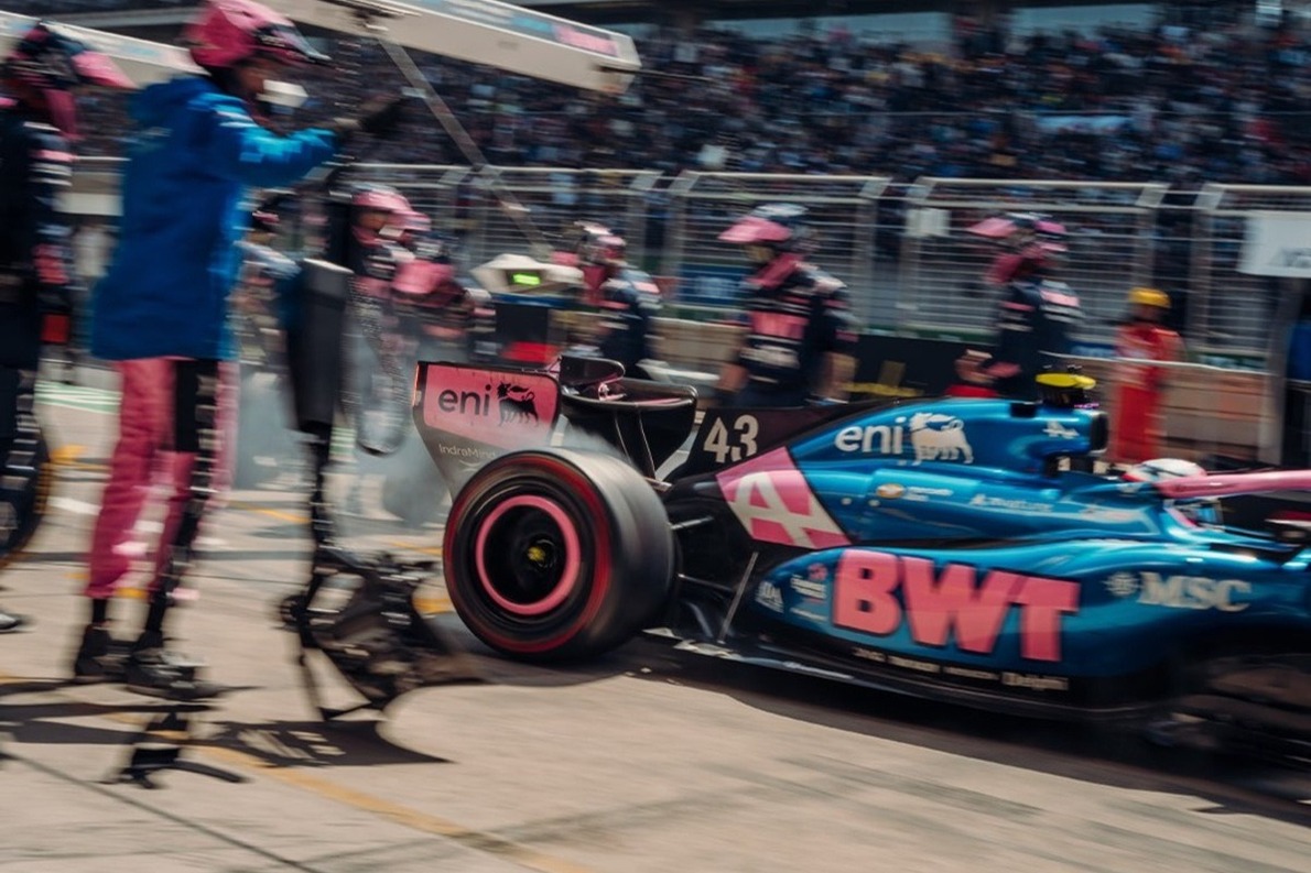 Teljes átalakulás az Alpine-nál: megválnak a vezetőtől, érkezhetnek a kínaiak?