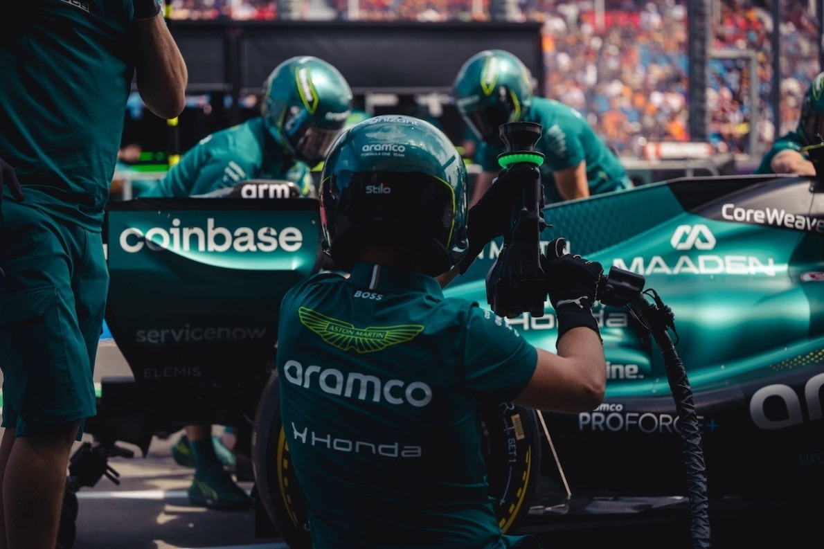  és  - A szakértő egy korábbi gigászi bukáshoz hasonlítja az Aston Martint