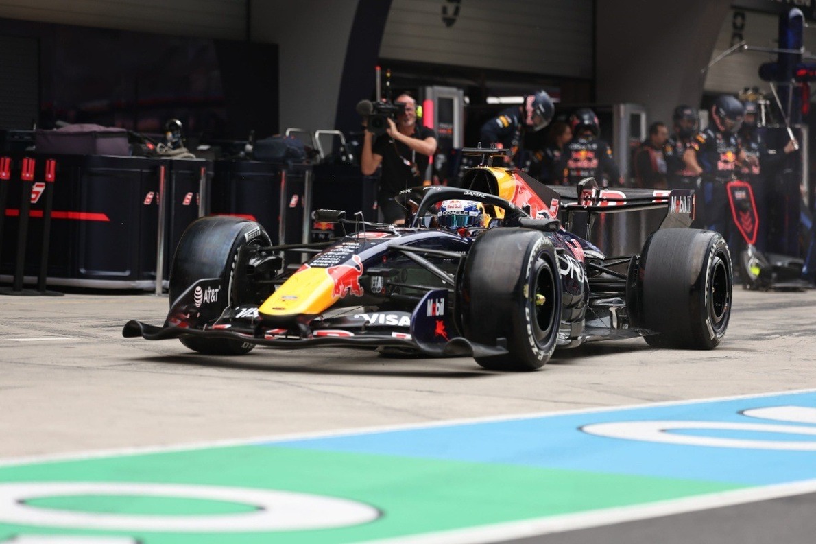 - A McLaren versenyzője is Verstappen oldalára állt