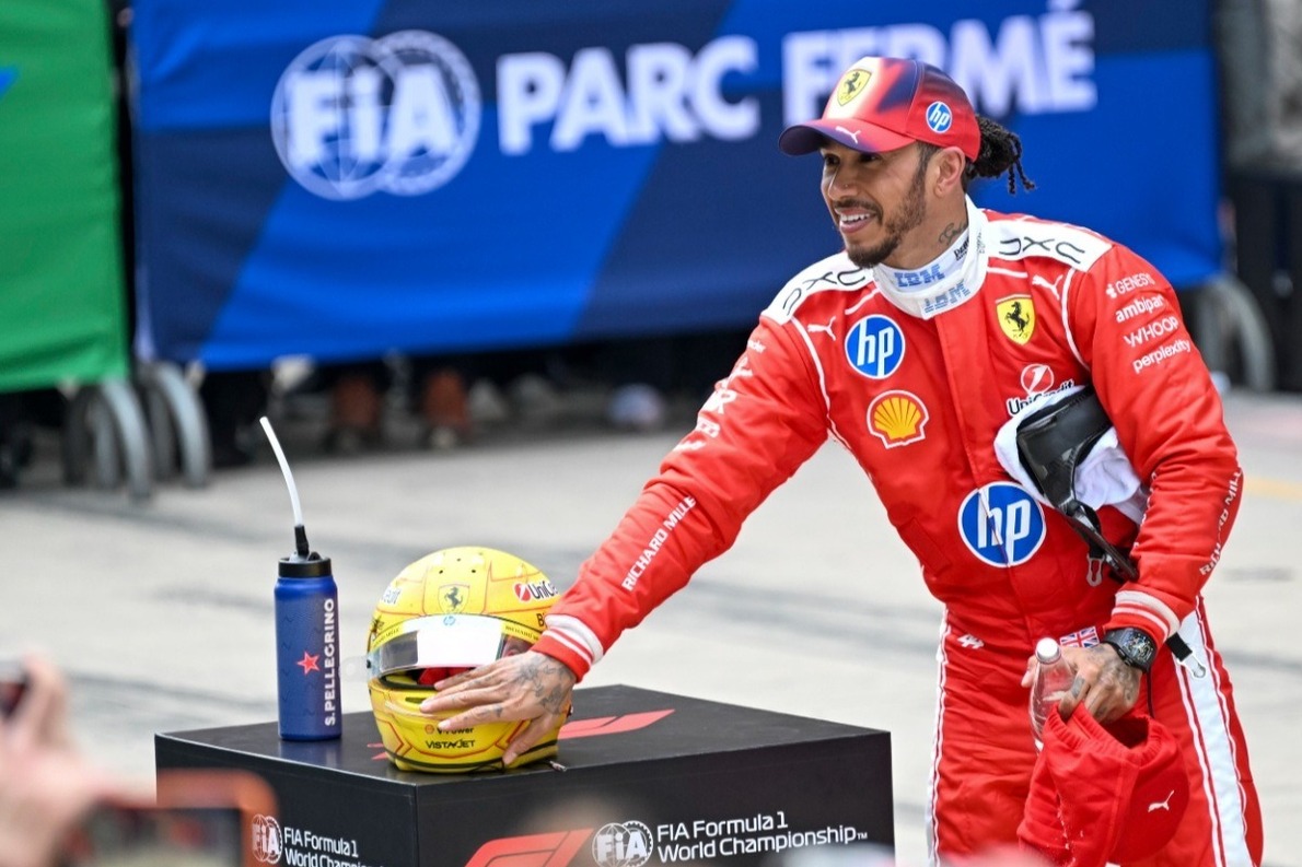  - Heves vitát váltott ki a szurkolóknál Hamilton első Ferrari-dobogója