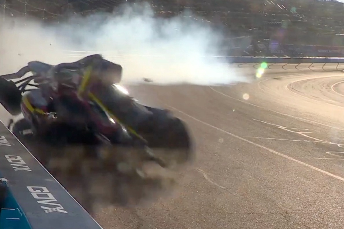 Brutális baleset az IndyCar phoenixi szabadedzésén (videó)