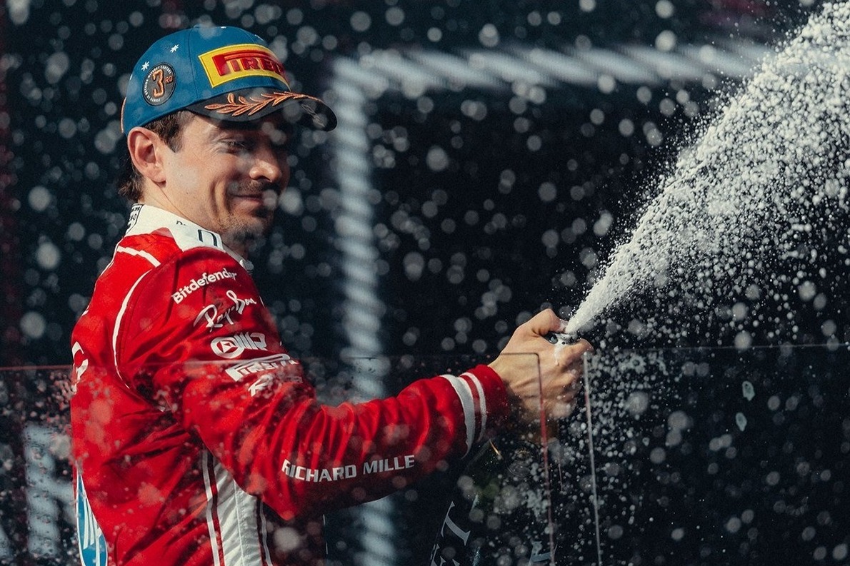  és  - Leclerc: „Mosolygok, de nem vagyok boldog”