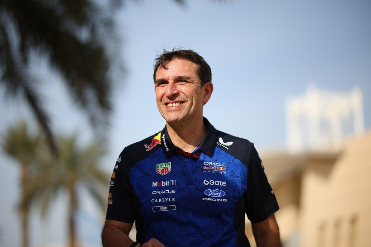 A sorozatos távozók ellenére is kitart technikai igazgatója mellett a Red Bull