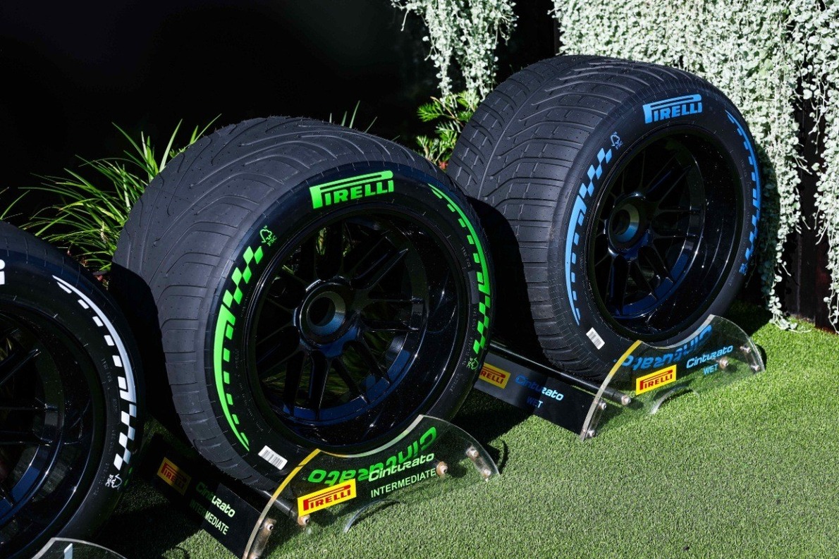  és  - Lawson és Lindblad esőben gyűjtötte a kilométereket a szuzukai gumiteszten