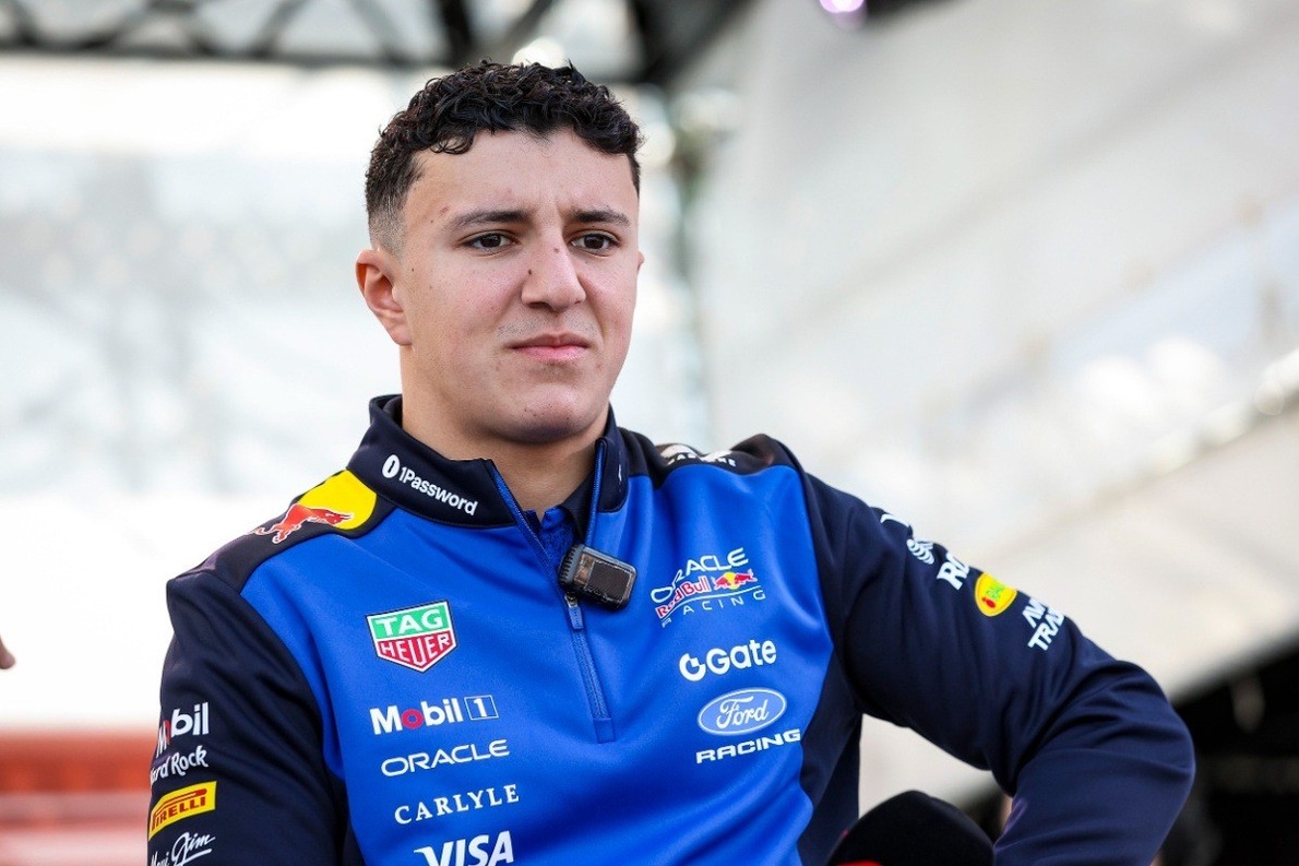 és - Red Bull-elsőség az esős gumiteszt első napján