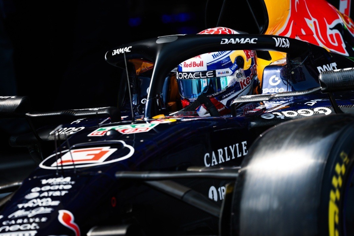  és  - F1 Rajtszámok 2026: Különleges cserét hajtott végre Verstappen, mikőzben Norris lecsapott az egyesre